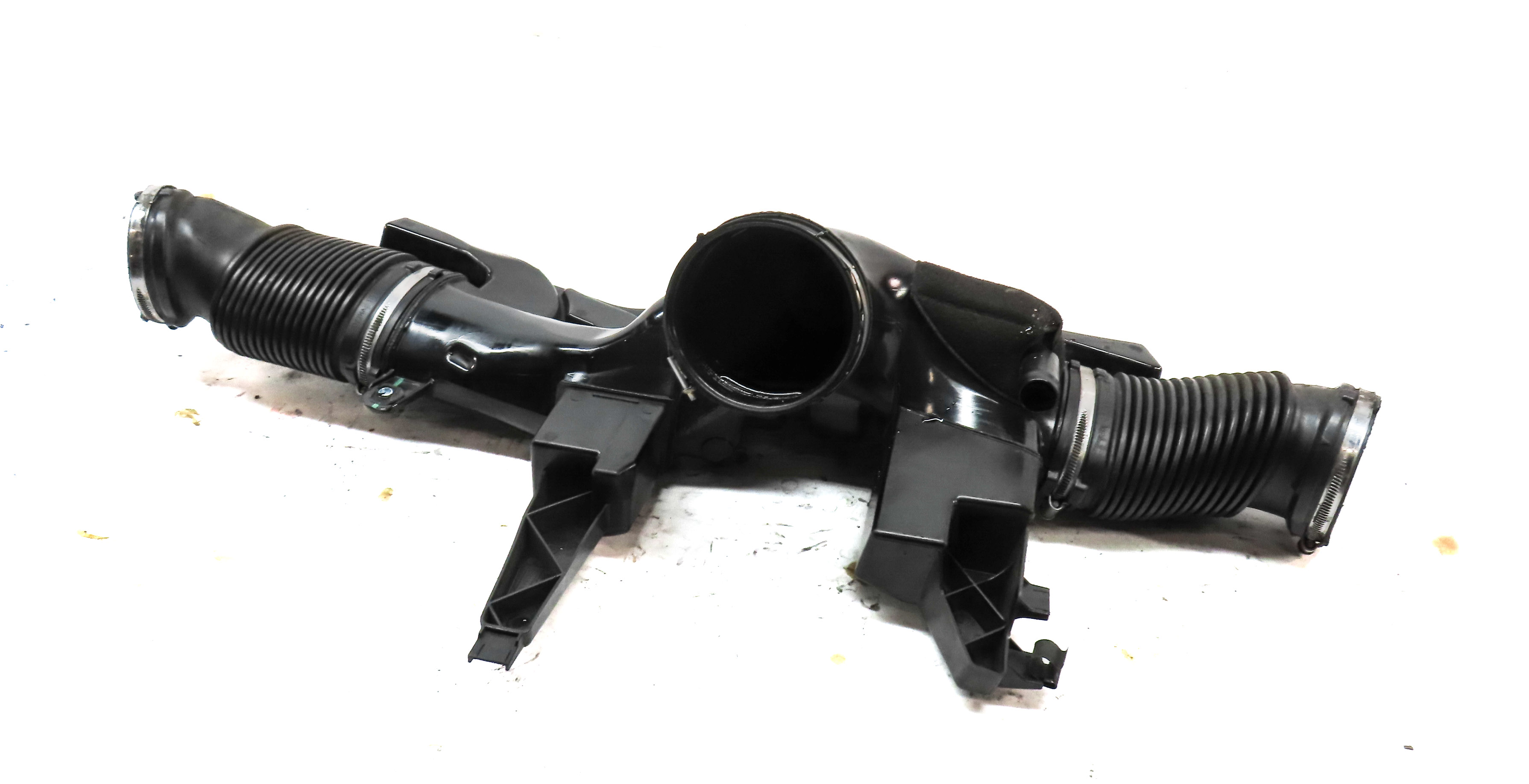 2016 LAND RANGE ROVER (L405) 5.0L SUPER ENGINE AIR INTAKE RESONATOR TUBE HOSE — exact item pictured